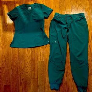 Scrub set Barco One size small shirt and medium pants Barely used.